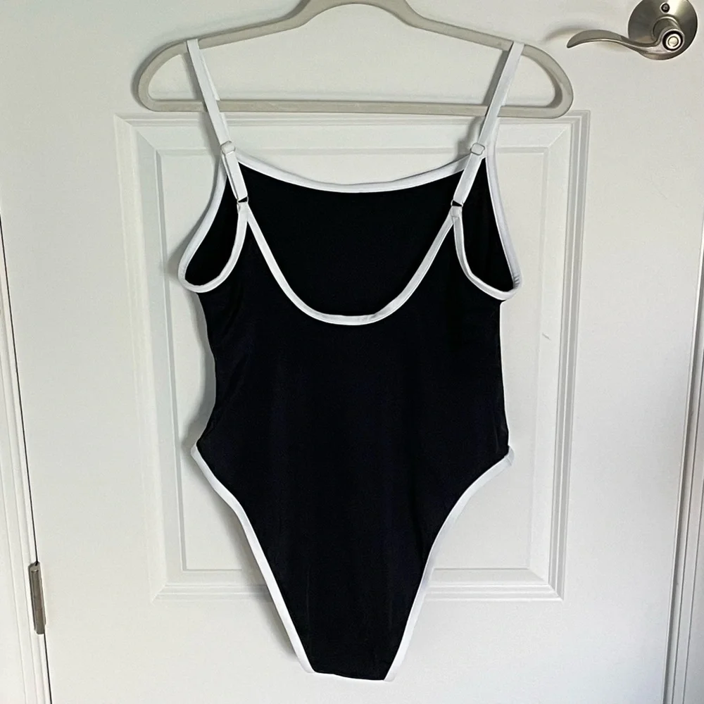 New! Pink x Frankie’s Bikinis Poppi one piece Swimsuit black binded 47346